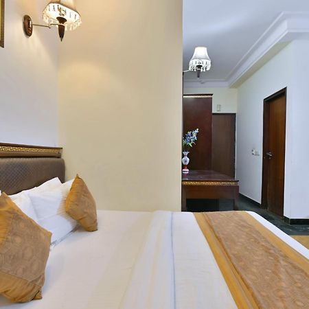 Hotel Express New Delhi Exterior photo