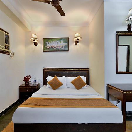 Hotel Express New Delhi Exterior photo
