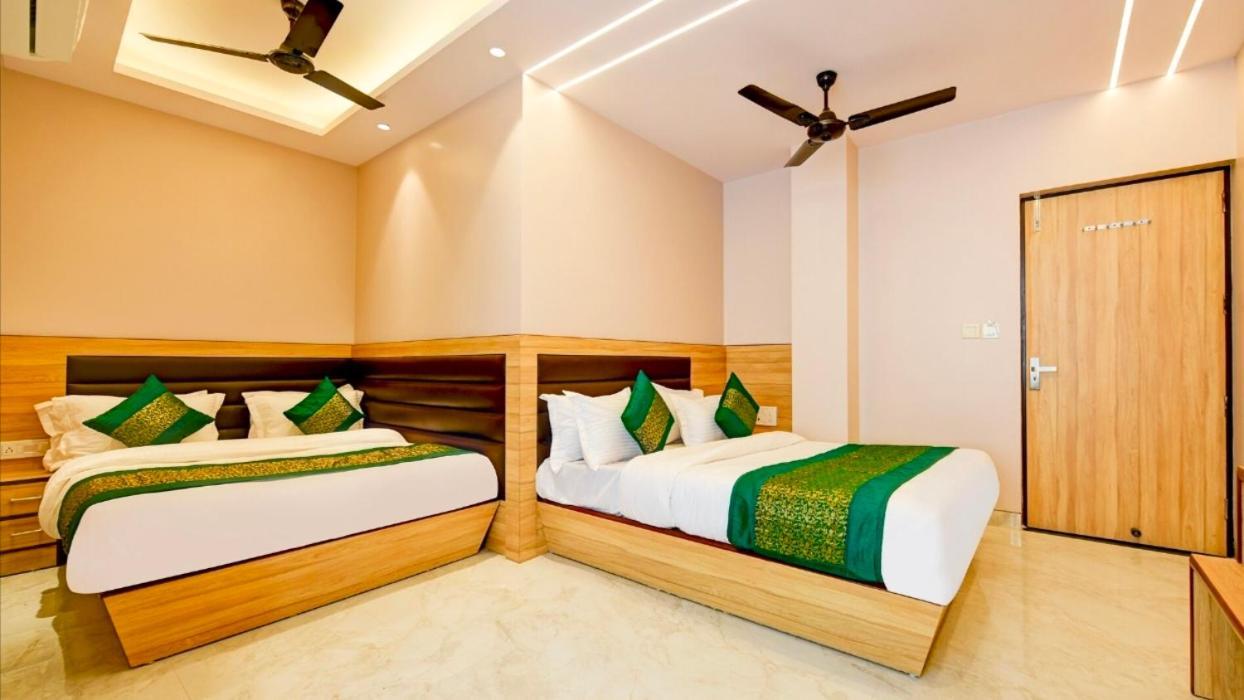 Hotel Express New Delhi Exterior photo