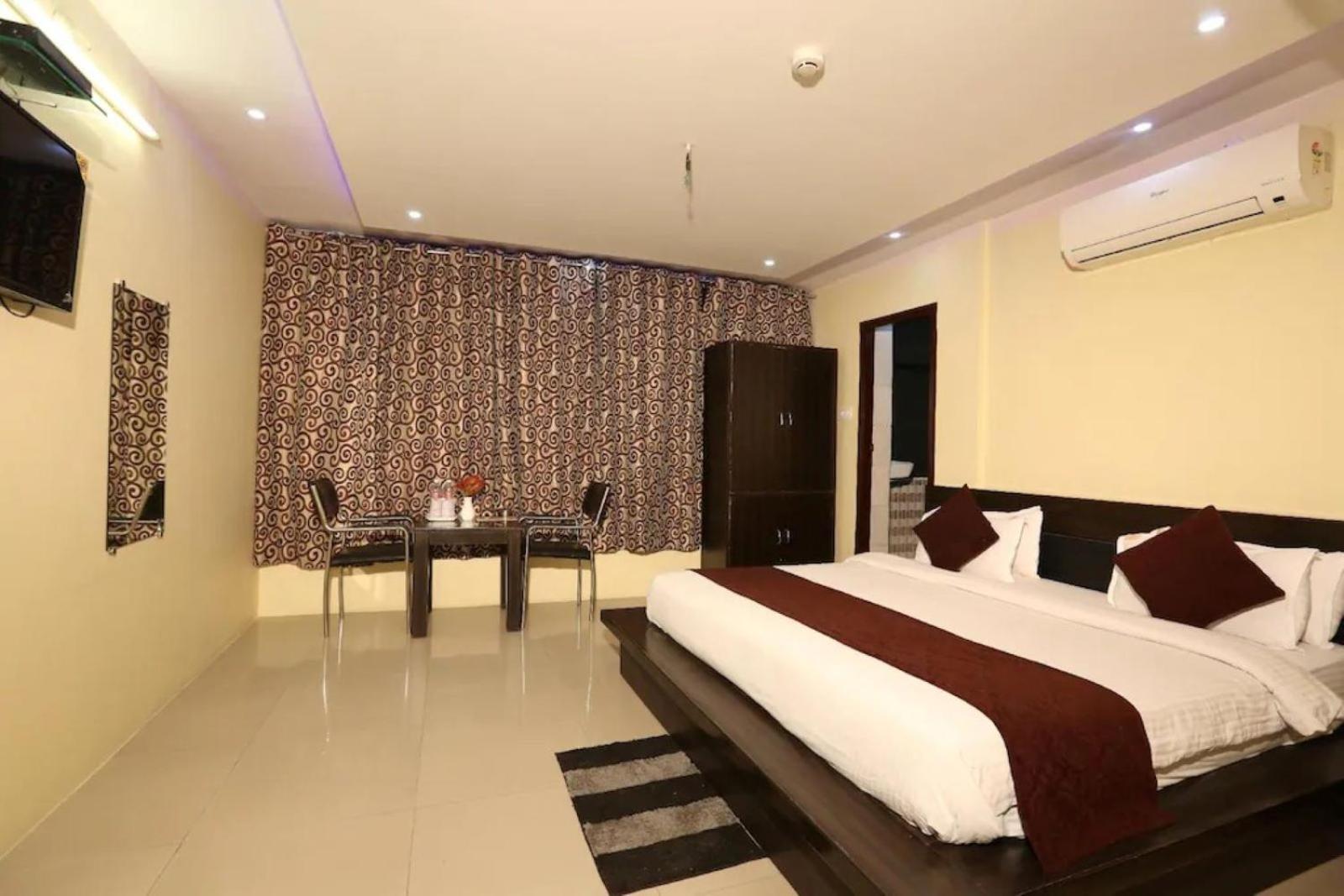 Hotel Express New Delhi Exterior photo