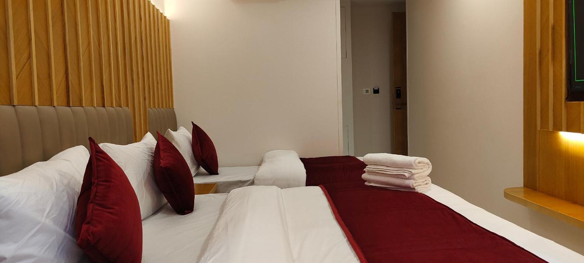 Hotel Express New Delhi Exterior photo