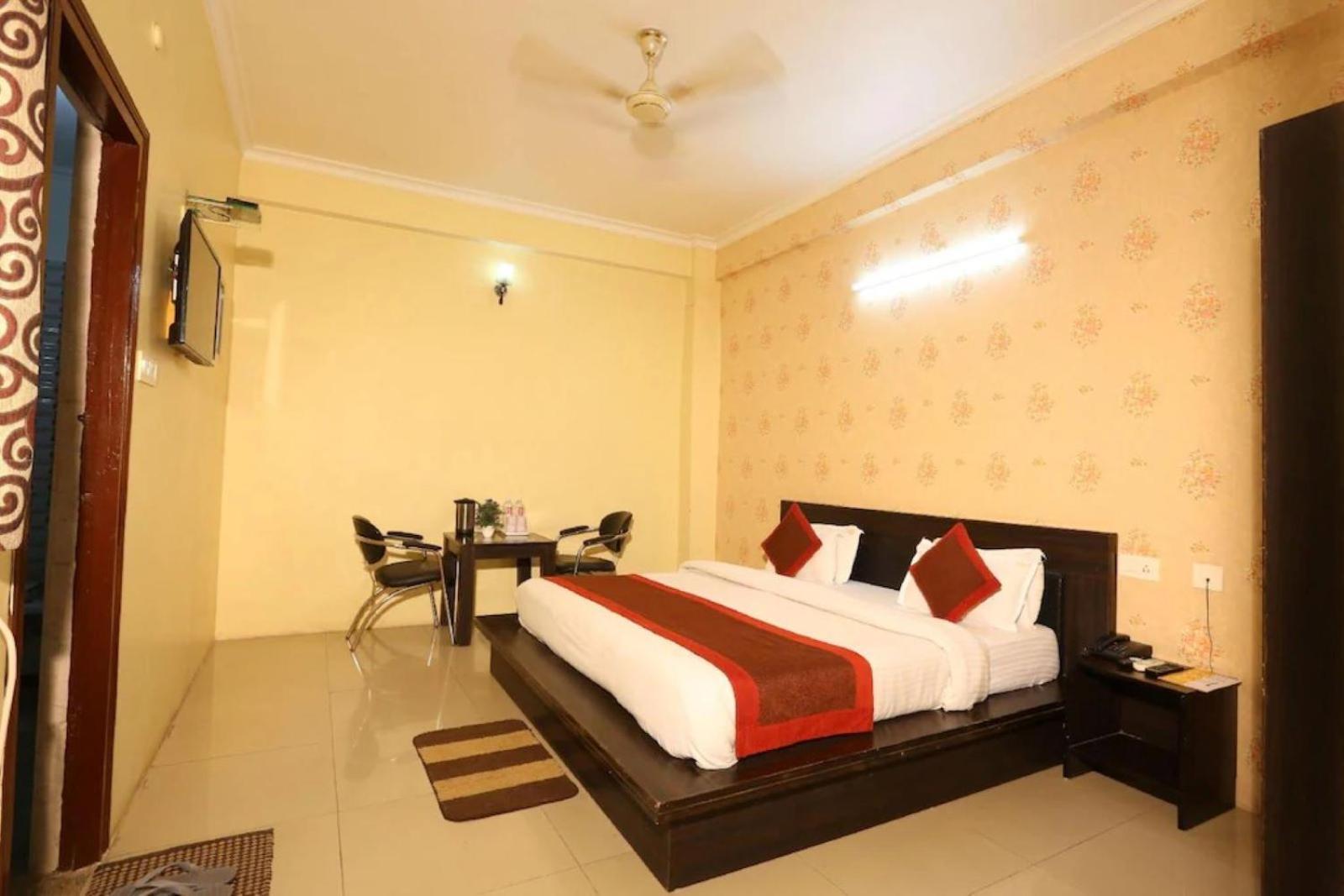 Hotel Express New Delhi Exterior photo