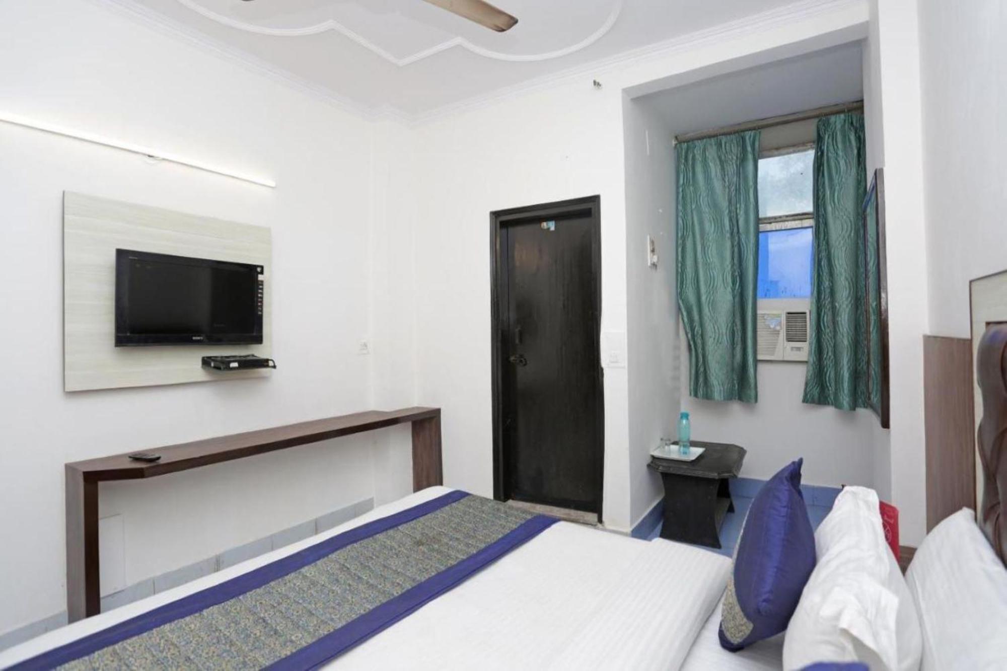 Hotel Express New Delhi Exterior photo