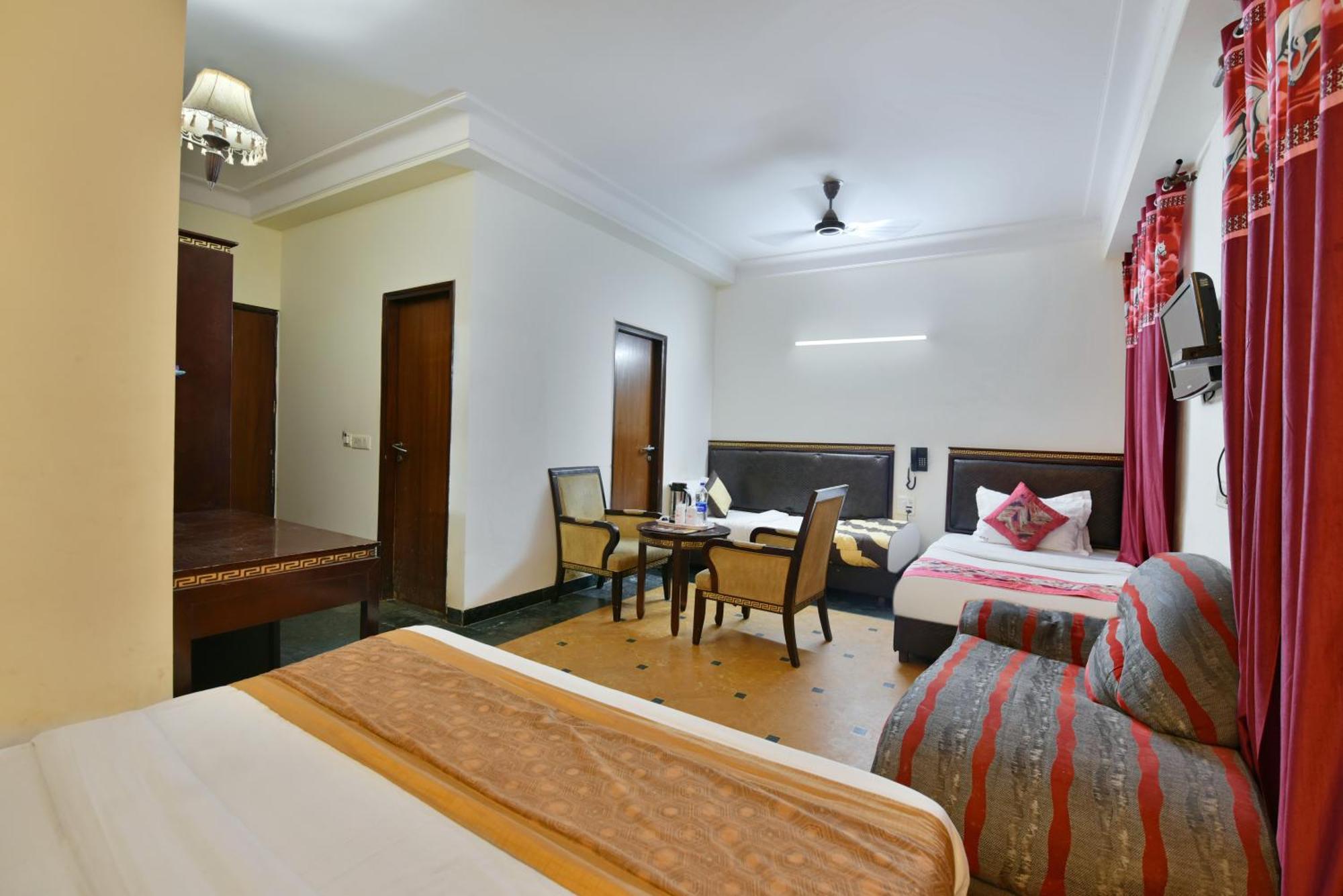 Hotel Express New Delhi Exterior photo