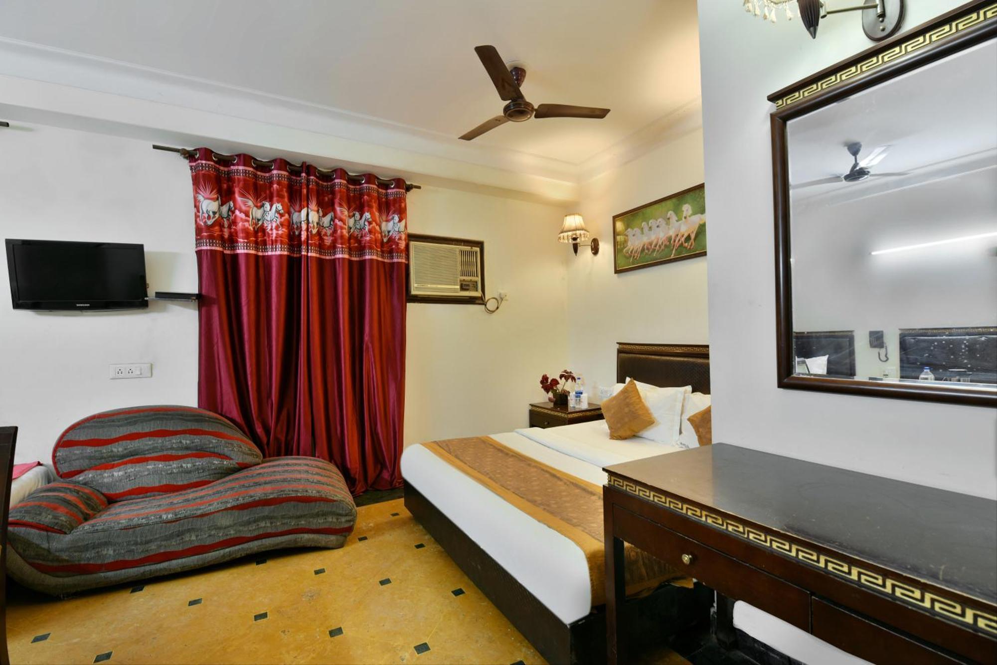 Hotel Express New Delhi Exterior photo