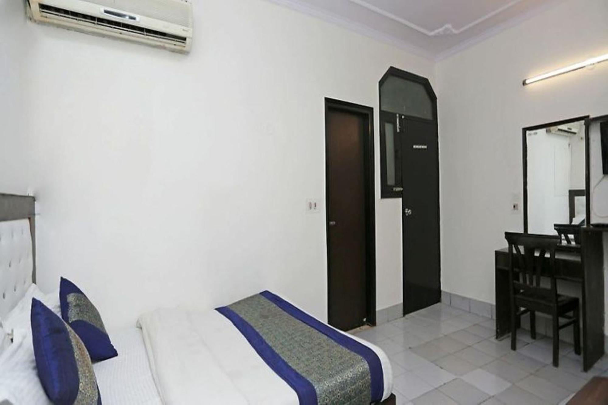 Hotel Express New Delhi Exterior photo